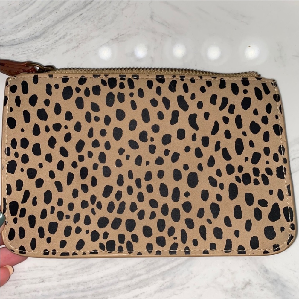 LEOPARD PRINT WRISTLET PURSE BAG CLUTCH WALLET UNIVERSAL THREADS NEW 7 1/2 x 5 - Picture 4 of 4